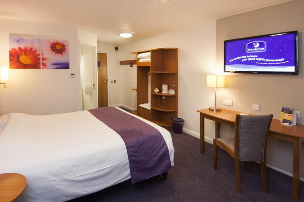 Premier Inn Stratford Upon Avon Waterways Exterior photo