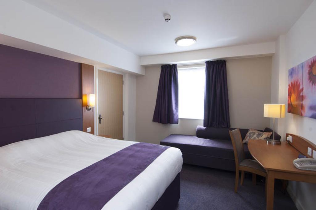Premier Inn Stratford Upon Avon Waterways Exterior photo