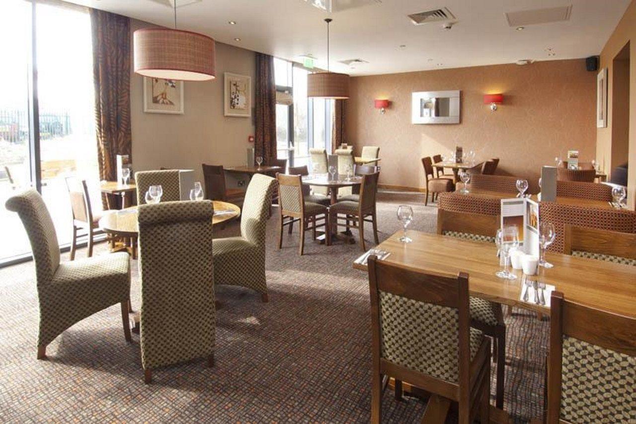 Premier Inn Stratford Upon Avon Waterways Exterior photo