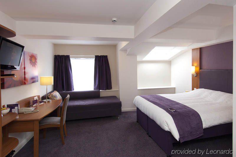 Premier Inn Stratford Upon Avon Waterways Exterior photo
