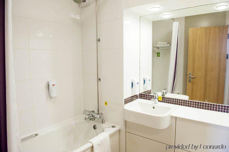 Premier Inn Stratford Upon Avon Waterways Exterior photo
