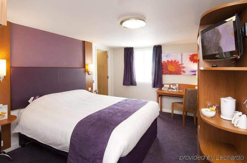 Premier Inn Stratford Upon Avon Waterways Exterior photo